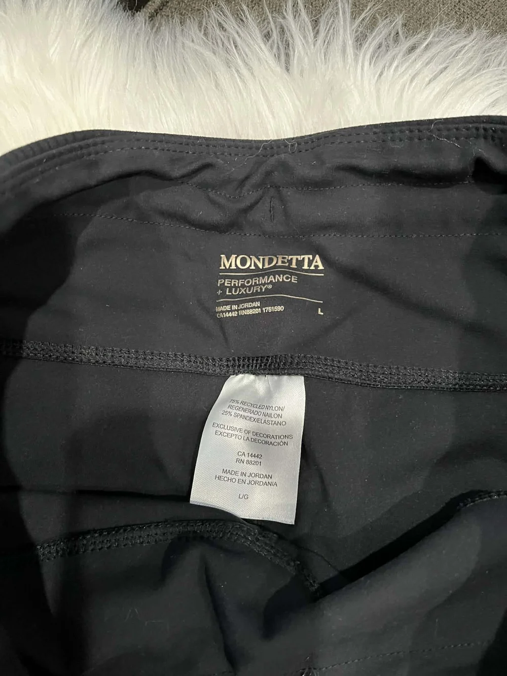 Mondeta High-Waist Black Bike Shorts with Side Pockets